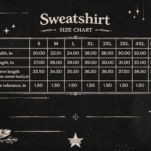 Peut inclure: Tableau des tailles noir pour sweat-shirt, avec mesures en pouces. Le tableau comprend les tailles S &agrave; 5XL, d&eacute;taillant la largeur, la longueur et la longueur des manches. Le texte "Sweatshirt SIZE CHART" est en haut, avec des &eacute;toiles d&eacute;coratives et un croissant de lune.