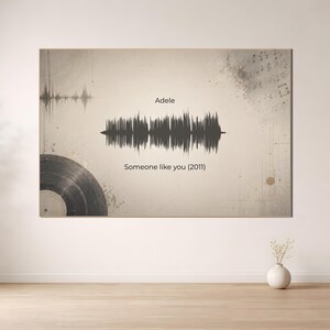Peut inclure: Impression sur toile représentant l'onde sonore de la chanson "Someone Like You" d'Adele (2011). Le design a une esthétique vintage avec un vinyle et des notes de musique. Le nom de l'artiste, "Adele", et le titre de la chanson sont également affichés.