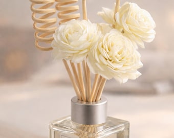 Fragrance Diffuser with White Flowers – Aesthetic Home Decoration – Minimalist Cozy Atmosphere – Elegant Gift Idea – 9 pcs