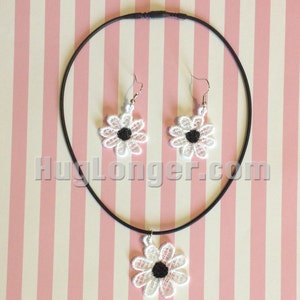 Free Standing Lace Daisy Jewelry