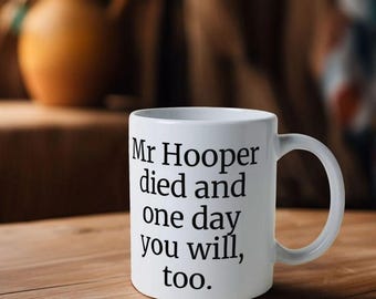 O Sr. Hooper morreu. Caneca de lembrança da cultura pop da Vila Sésamo, um memento mori sobre a mortalidade.