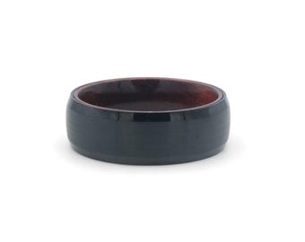 Der Eclipse Ring: Poliertes schwarzes Finish, reflektierende Akzente, Herren anspruchsvoller Stil