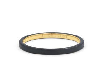 Minimalistischer Herrenring - Innen poliertes Gold, außen mattschwarz