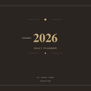 Può includere: Una copertina di agenda giornaliera marrone scuro con testo e dettagli dorati. L'anno "2026" è ben visibile, con "Daily Planner" sotto. Il design include un bordo e linee decorative.