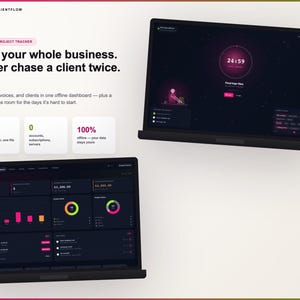 以下が含まれることがあります： Kitee StudioのClientflowデジタルインターフェース。ダークモードのプロジェクトトラッカーダッシュボードを表示する2台のノートパソコン画面。ピンクのアクセント、データチャート、集中タイマー、および「Run your whole business. Never chase a client twice.」というテキストが含まれています。