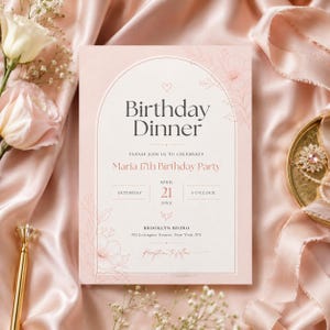 Könnte beinhalten: Eine rechteckige Einladungskarte zum Geburtstagsessen mit einem bogenförmigen Rahmen, floralen Linienzeichnungen und dem Text: Birthday Dinner, Please join us to celebrate Maria 17th Birthday Party, April 21, Saturday, 5 o'clock, Brooklyn Bistro, 982 Lexington Avenue, New York, NY.