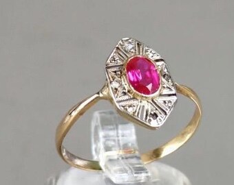 18K Yellow and White Gold Ring with Ruby and Art Deco Diamond Rosettes