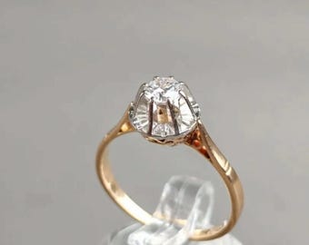 Solitaire ring in 18 kt yellow and white gold with 0.25 kt diamond.