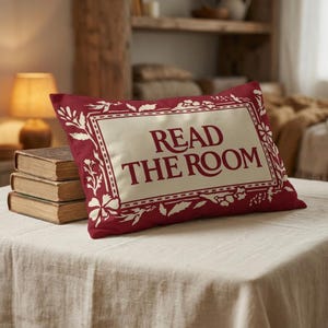 Read The Room: literaire boekenlegger kussensloop, gezellige inrichting boekenliefhebber leeshoekje