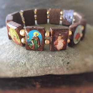 Do it Yourself Bracelet Kit - Make Your Own Stretchy Wooden Saint Bracelet - Celebrity Style - DIY Craft Kit - Boredom Buster