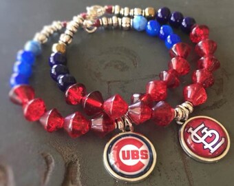 Béisbol Bling - Kit de pulsera Chicago Cubs v St Louis Cardinals - Joyería de espíritu de equipo DIY - Diversión de fiesta artesanal - Abalorios de nivel principiante