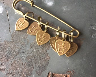 I Love Knitting - Brass Hearts on Oxidized Brass Stitch Marker Set (6) with Chinese Characters