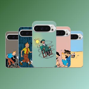 Peut inclure: Plusieurs coques de téléphone avec des illustrations de bandes dessinées. Les coques présentent des scènes colorées avec des personnages en action. Elles ont une découpe pour l'appareil photo et un design épuré, offrant protection et style. Un cadeau parfait pour les fans de BD.