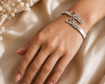Pulsera tipo brazalete con nombre • Joyería minimalista de oro y plata
