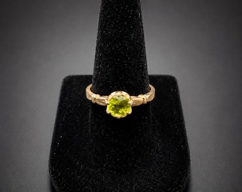 14K Gold Peridot Solitaire Ring • Lime Green Gemstone Estate Jewelry