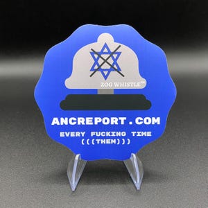 Peut inclure: Un autocollant bleu de forme irrégulière avec le texte "ZOG WHISTLE" et "ANCREPORT.COM". L'autocollant présente une cloche grise avec une étoile de David et la phrase "EVERY FUCKING TIME (((THEM))) ". L'autocollant est présenté sur un support transparent.