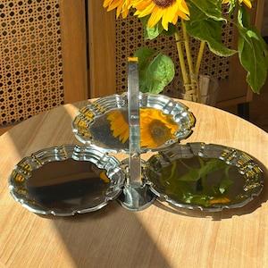 Présentoir de service pliable à 3 niveaux, couleur argentée, 37 cm, style Chippendale, bord festonné, plateau de service pliable, plat à desserts, décoration pour le thé de l'après-midi et les mariages