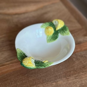 Vintage woondecoratie, zomercadeau, majolica citroenschaal, 3D citrusreliëf, witte keramische serveerschaal, Amalfi kust, rustiek, Mediterraans, opbergbakje