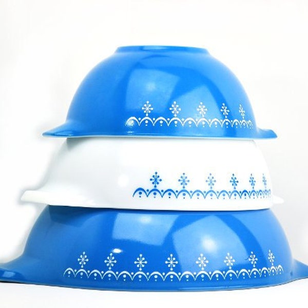 Pyrex Nesting Bowls - White and Blue - Set of 3