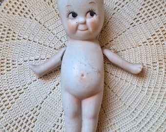 Muñeca Kewpie de porcelana bizcochada vintage con brazos articulados, 5 pulgadas, estilo antiguo de mediados de siglo, hecha en Japón, muñeca bebé coleccionable, ¡tal cual!