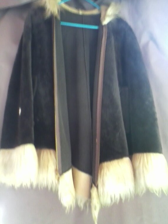 Vintage faux fur cape - image 2