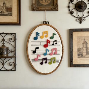 Bunte Filz-Wandbilder mit Notenmotiven, ideal als Dekor Musikzimmer, handgefertigte Filzbilder mit Rahmen, Wanddekoration Wohnzimmer