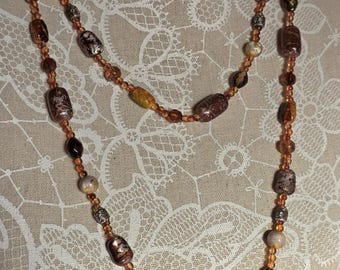 Collar largo estilo bohemio con cuentas – 138 cm – Tonos ámbar cálidos – Joyería llamativa de estilo vintage