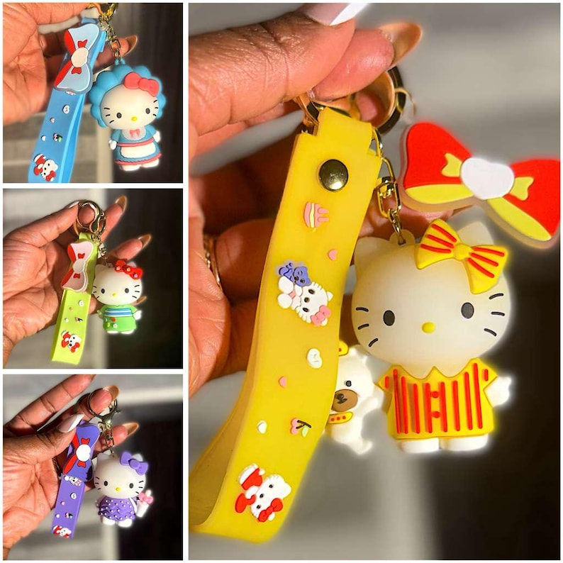 Puede incluir: Una colecci&oacute;n de llaveros de Hello Kitty en varios dise&ntilde;os. Cada llavero presenta una figura de Hello Kitty con diferentes atuendos y accesorios, unidos a correas de mu&ntilde;eca coloridas. Las correas son azules, amarillas, verdes y moradas.