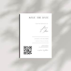 以下が含まれることがあります： Save the Date for the wedding of Jana & Tom, Sunday 17th October Twenty Twenty Seven, Rose Garden, The Esplanade, Palmerston North, reception to followという黒い文字とQRコードが印刷された白い長方形のSave the Dateカード。