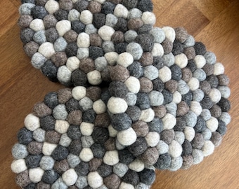 Placemat van vilten bal – tafelmat van natuurlijke wol, boho onderzetter, milieuvriendelijk interieur