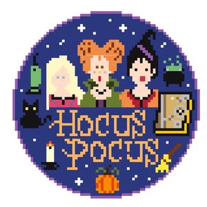 Może przedstawiać: Okrągły wzór w stylu pixel art na ciemnoniebieskim tle, przedstawiający trzy postacie z charakterystycznymi fryzurami, czarnego kota, zielony odkurzacz, bulgoczący kociołek, księgę zaklęć, świecę, miotłę i dynię. Tekst HOCUS POCUS jest wyśrodkowany.