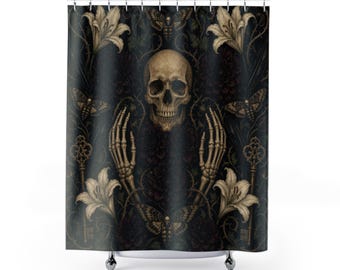Cortina de ducha macabra, calavera Memento Mori y jardín floral oscuro, decoración de baño burdeos y negra, pieza gótica para el baño de invitados.