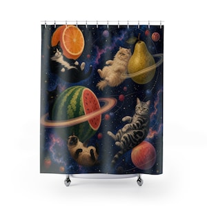 Kattduschdraperi, roliga katter med fruktplaneter i yttre rymden, färgglad retro kosmisk maximalistisk badrumsinredning, gästbadrum för barn