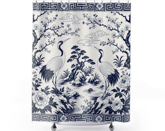 Cortina de ducha azul marino y blanca, escena floral de jardín con grullas, decoración de baño bicolor, elegante arte tradicional para el baño de invitados.