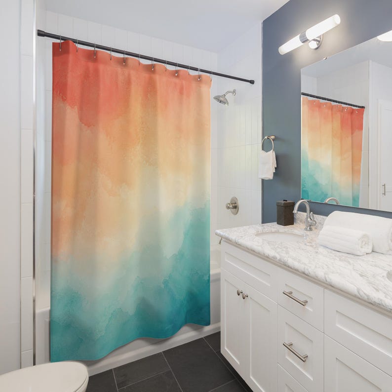 Rideau de douche dégradé coucher de soleil, décoration de bain aquarelle corail sarcelle, motif brume douce, décoration de salle de bain côtière sereine et chaude image 3