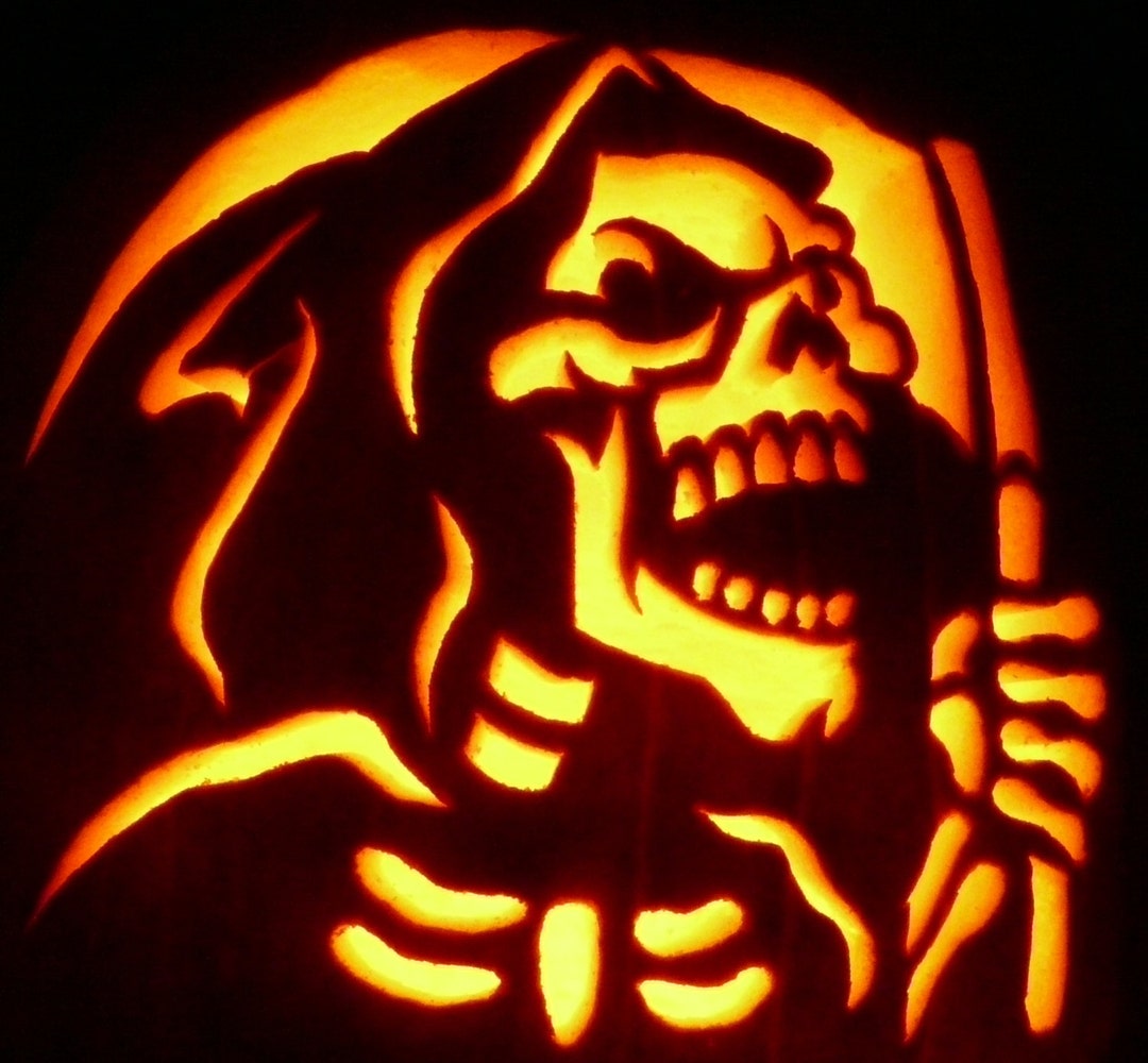 Grim Reaper Bull Tenant Une Faux Et Une Citrouille D'halloween