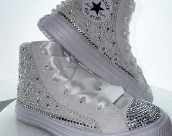 Scarpe da ginnastica Converse alte per bambini con perle e strass, scarpe personalizzate scintillanti per comunione, cresima, matrimonio e occasioni speciali.