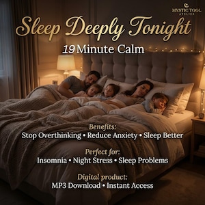 Könnte beinhalten: Familie schläft in einem großen Bett. Der Text lautet "Sleep Deeply Tonight" und "19 Minute Calm". Vorteile sind: Stoppen des Überdenkens, Reduzierung von Angstzuständen und besserer Schlaf. Digitales Produkt: MP3-Download.
