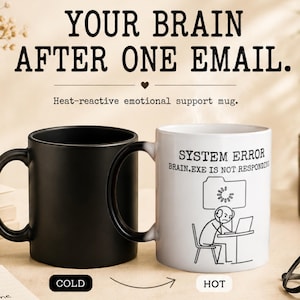Könnte beinhalten: Ein wärmereaktiver Becher, der die Farbe wechselt. Der Becher ist kalt schwarz und verwandelt sich bei Hitze in Weiß mit einer Grafik und dem Text "SYSTEM ERROR BRAIN.EXE IS NOT RESPONDING". Der Text "YOUR BRAIN AFTER ONE EMAIL" steht oben.