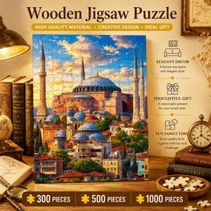 Può includere: Puzzle in legno con un'illustrazione colorata di un edificio con cupole e minareti sotto un cielo blu. Disponibile in 300, 500 e 1000 pezzi. Il testo sul puzzle recita "Wooden Jigsaw Puzzle".