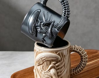 Alien Xenomorph Mug – 3D Sculpted Biomechanical Design with Spine Handle, Stainless Steel Interior, Perfect for Sci-Fi Fans and Horror