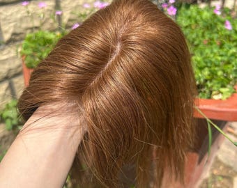 Postizo de cabello humano con base de seda para mujer, 7 x 11 cm, color marrón claro, con clip, para cabello fino y para dar volumen.