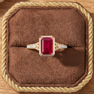 Anillo de rubí talla esmeralda, plata de ley, engaste de bisel con detalles de moissanita, anillo de compromiso vintage.