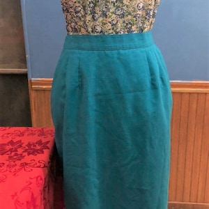 1990&#39;s Sag Harbor Skirt ~ Teal Green ~ Back Zipper Button Closure ~ Elastic Inserts ~ Rare Find ~ Lined ~ Midi ~ Excellent Condition