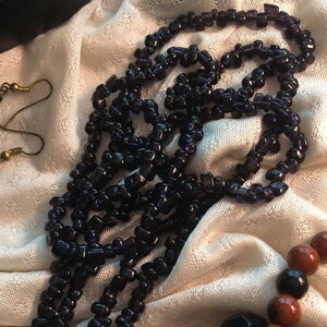 Herbst Schmuckset ~ Handarbeit ~ 2 Paar Ohrringe ~ Aubergine Lila Perlenkette ~ 2 Armbänder ~ Onyx ~ Orange Glas ~ Guter Zustand