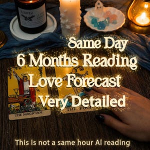 以下が含まれることがあります： 「Same Day 6 Months Reading Love Forecast Very Detailed」のテキストが入ったタロットカードリーディング。画像には、キャンドル、クリスタル、ジュニパーセージキャンドルが含まれています。「This is not a same hour AI reading」のテキストも表示されています。