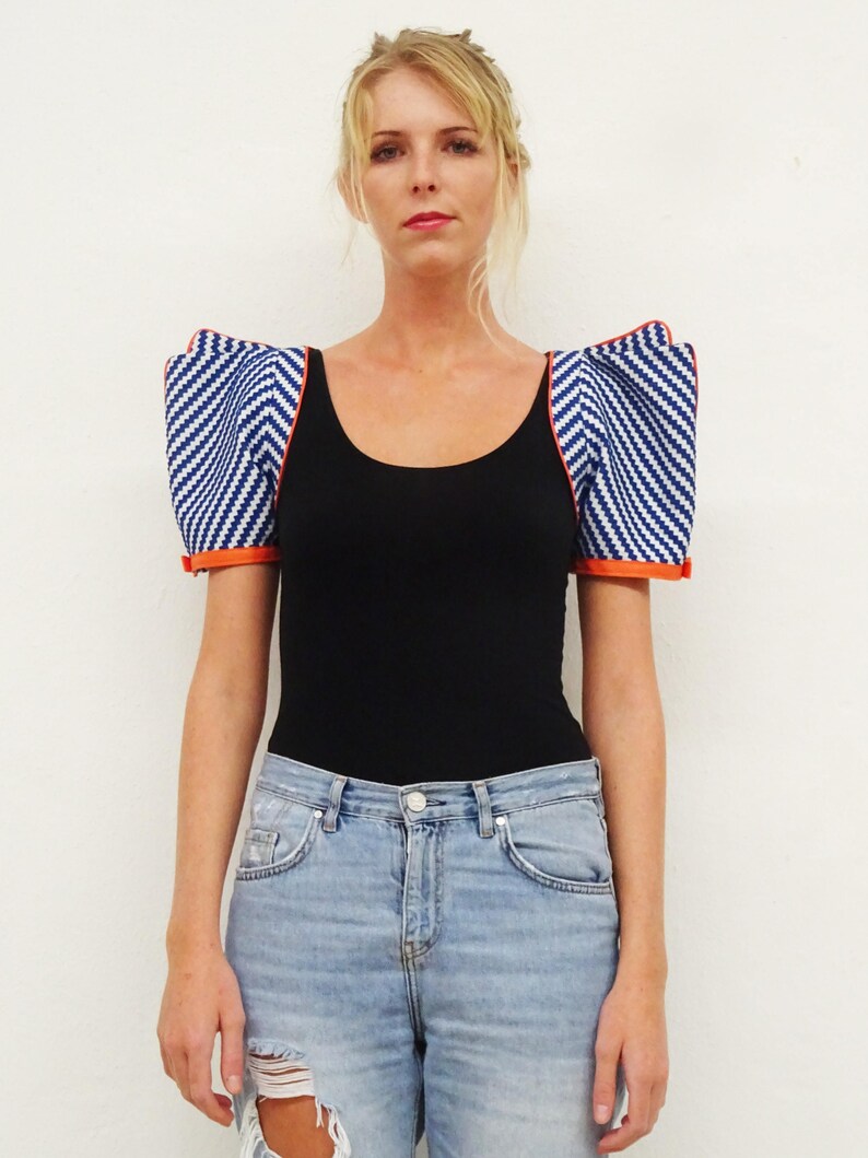 La Marine Puffy Monkey eyecatching bolero jacket with puff sleeves in blue-white zig zag patterned fabric