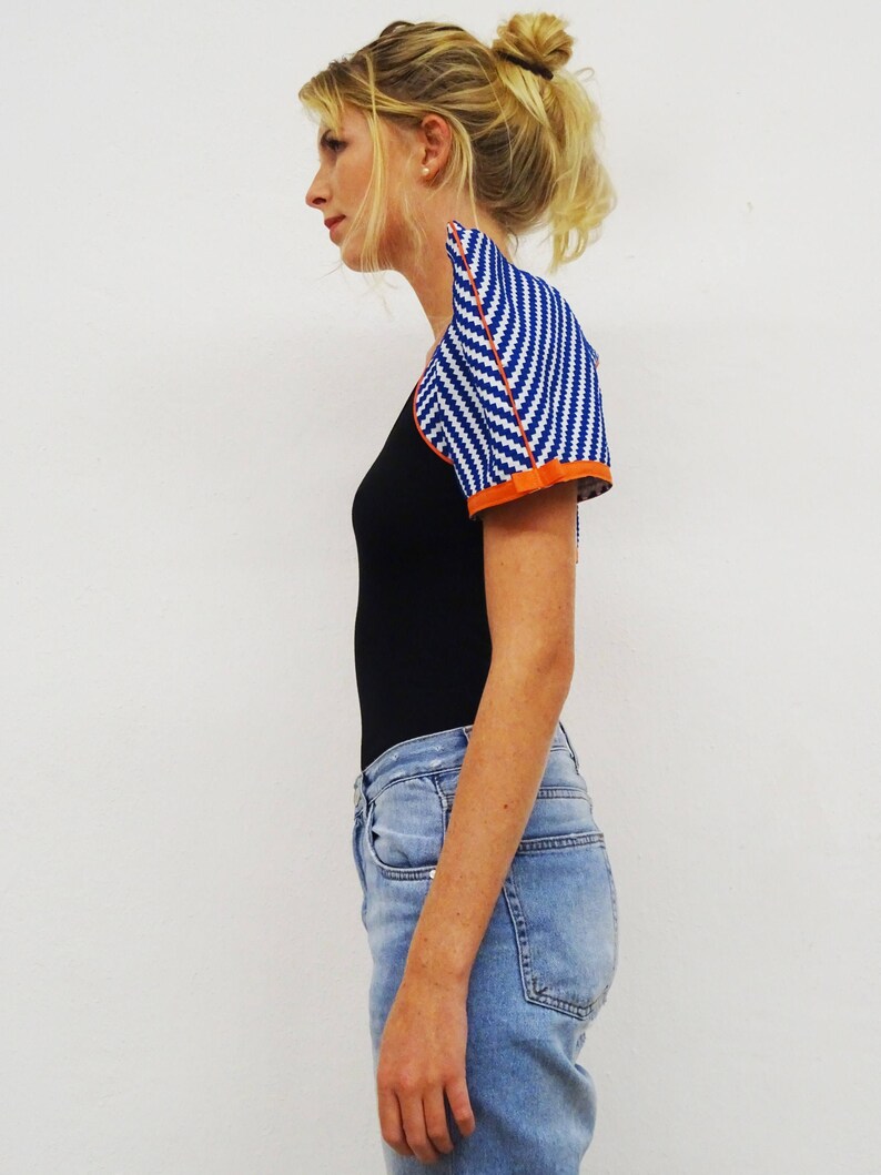 La Marine Puffy Monkey eyecatching bolero jacket with puff sleeves in blue-white zig zag patterned fabric