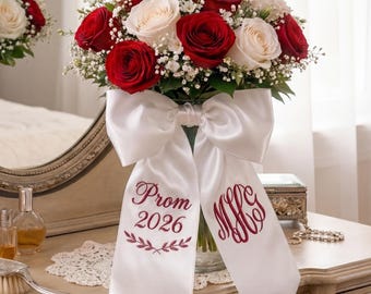 Banda bordada para ramo de pareja de graduación, cinta con monograma personalizado, banda con nombre de graduación, regalo único para ella.