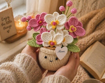 Phalaenopsis hecha a mano con maceta de ganchillo, flores de orquídea de soporte tejido, regalo para mamá e hija, regalo para el Día de la Madre.